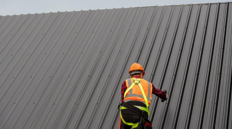 Professional metal roof installation services in Chillicothe, IL